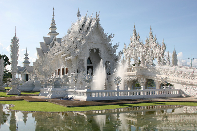Hình ảnh Khám phá ngôi đền Trắng kỳ ảo ở Thái Lan