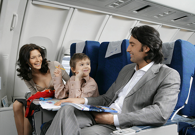 Hình ảnh quy định về trẻ em và trẻ sơ sinh khi đi máy bay