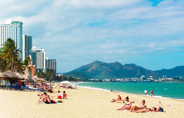 Tắm biển Nha Trang