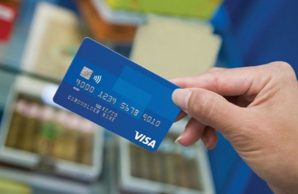 Chuẩn bị sẵn chiếc thẻ có thể thanh toán Internet Banking