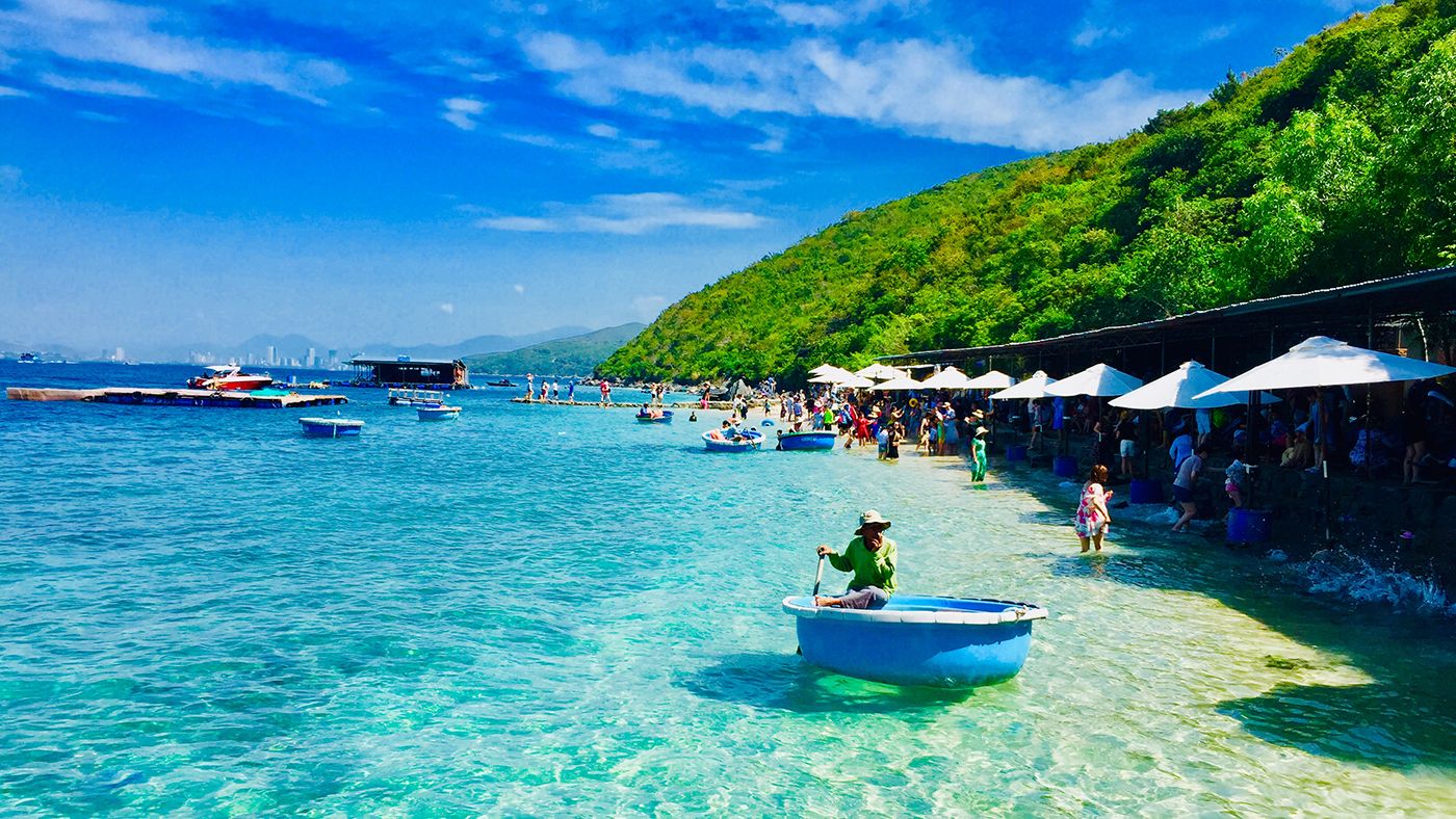 Hoà mình vào những bãi biển trong xanh tại Nha Trang thôi